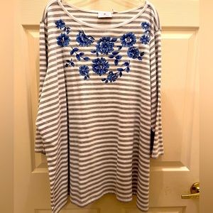 Beautiful blue floral embroidery Quacker Factory